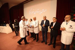 جشن بزرگ پرستاری در مرکز قلب و عروق شهید رجایی: عکس شماره 11 / 12